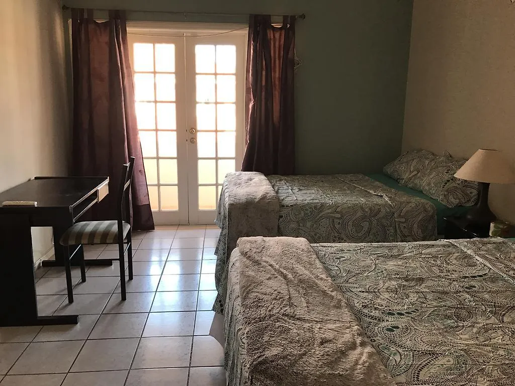 Waterloo Apartment Kingston 0*,  Jamaïque