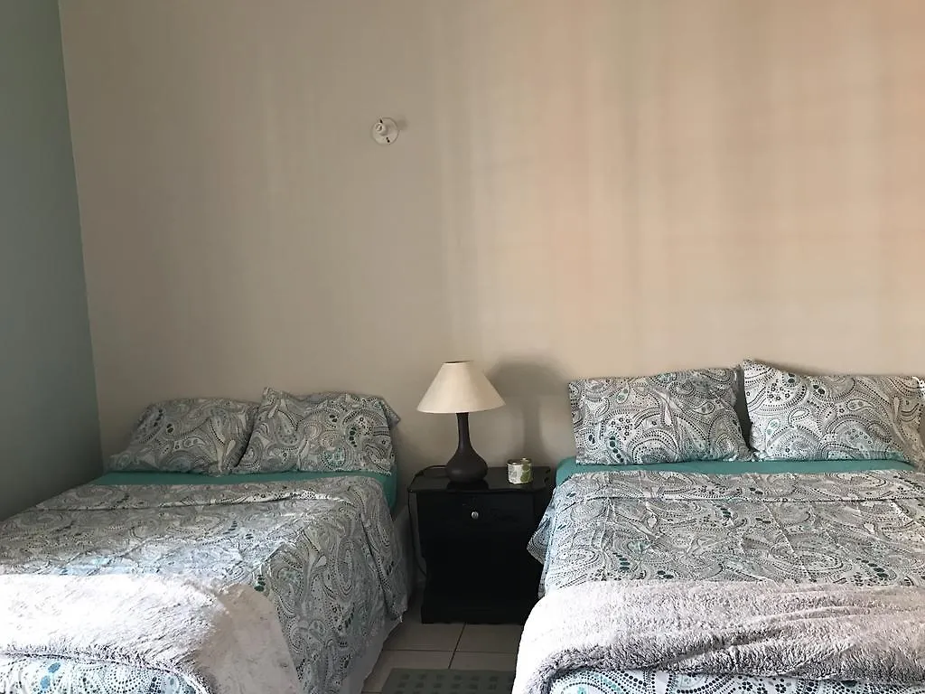 Waterloo Apartment Kingston 0*,  Jamaïque